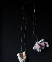 Antonia Rossi (Antomoon)/ Embroidered Heart Necklaceネックレス / An-25051