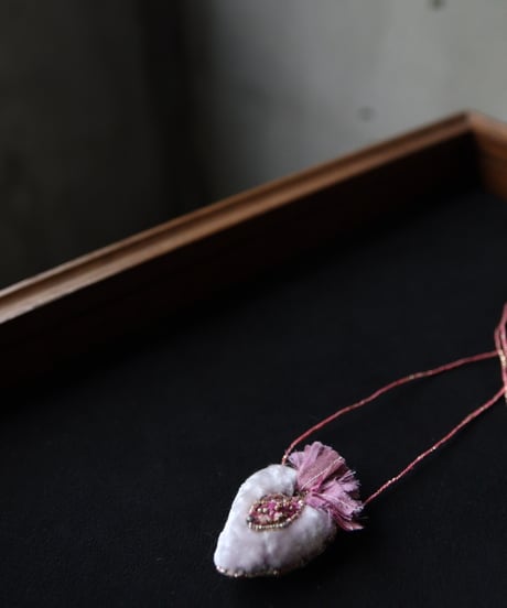 Antonia Rossi (Antomoon)/ Embroidered Heart Necklaceネックレス / An-25003