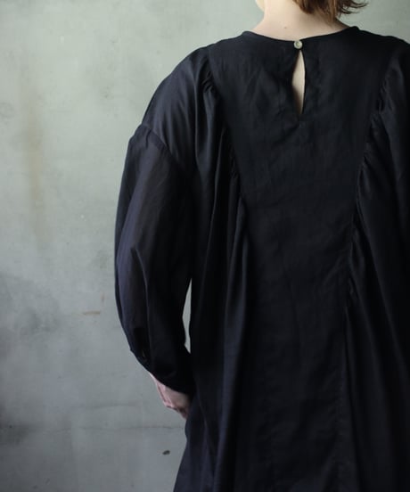 cavane キャヴァネ / Dress with voluminous sleevesワンピース / ca-26081