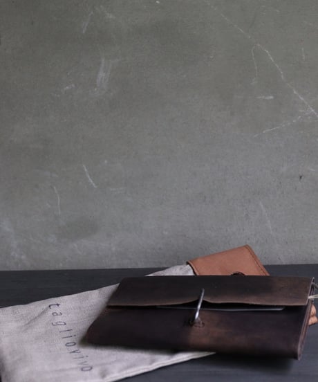 ALEKSANDR MANAMISアレクサンダーマナミ/ ALEKSANDR MANAMIS x tagliovivo Large Wallet / am-25011