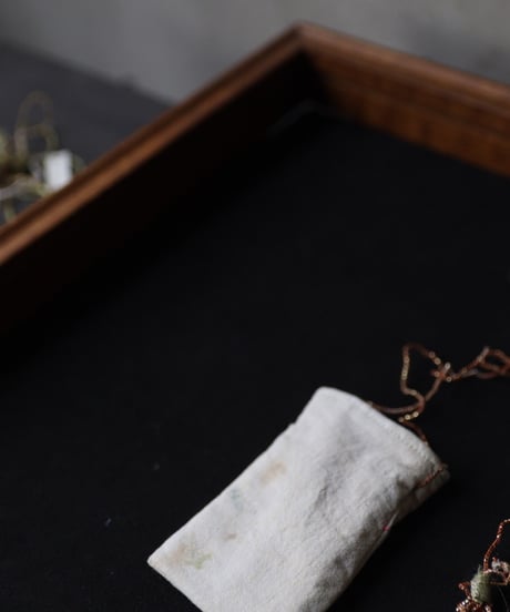 Antonia Rossi (Antomoon)/ Embroidered little pouch omamori vintage Necklaceネックレス / An-25012
