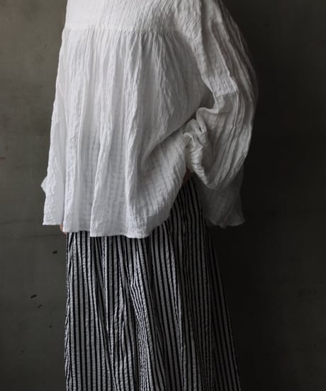 cavane キャヴァネ / Stand coll gathered chest linen&cottonブラウス / ca-26001A