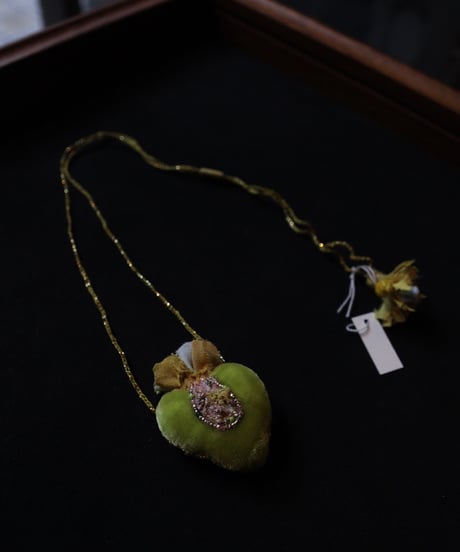 Antonia Rossi (Antomoon)/ Embroidered Heart Necklaceネックレス / An-24013