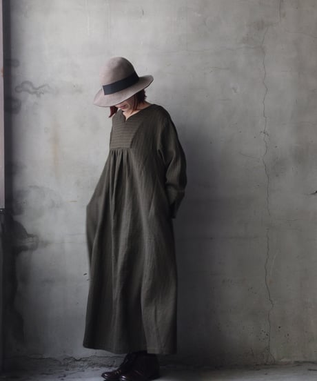 cavane キャヴァネ / Neckline switching dress wool100ワンピース / ca-25173