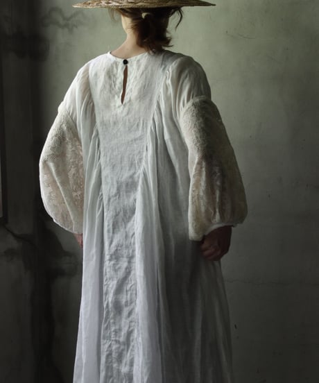 cavane キャヴァネ / Dress with voluminous sleevesワンピース / ca-26082