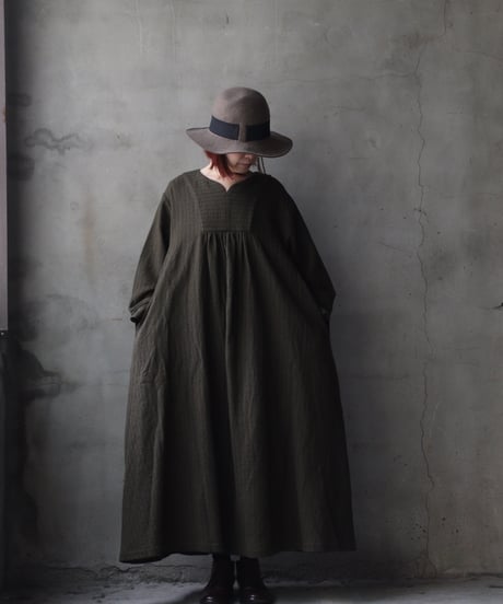cavane キャヴァネ / Neckline switching dress wool100ワンピース / ca-25173