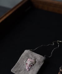 Antonia Rossi (Antomoon)/ Embroidered little pouch omamori vintage Necklaceネックレス / An-25010
