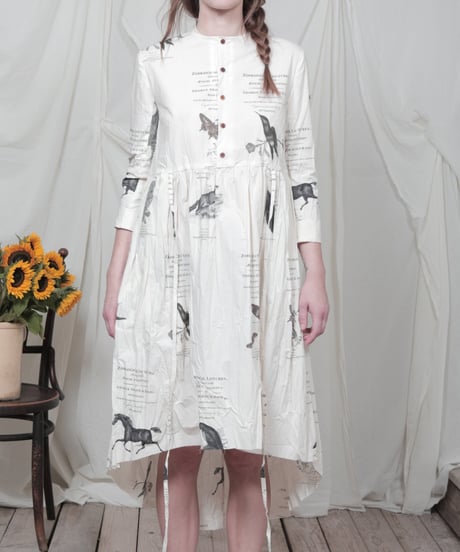 ALEKSANDR MANAMISアレクサンダーマナミ/ LECTURES LOOSE FRONT DRESS - LECTURESワンピース / am-24011