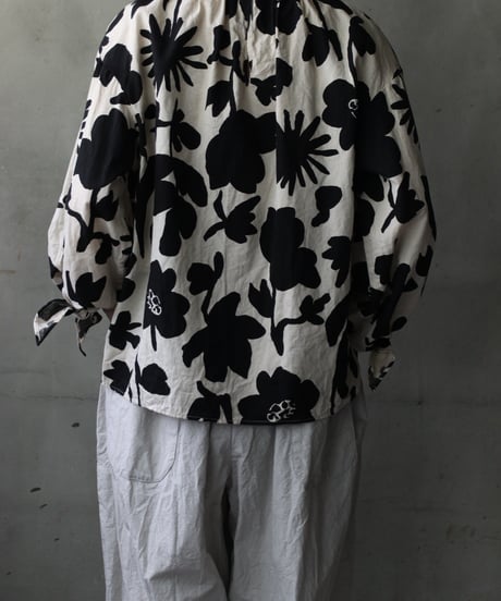 cavane キャヴァネ / Gather Neck Pullover Blouse linen&cottonブラウス / ca-26066