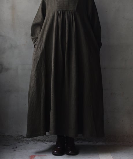 cavane キャヴァネ / Neckline switching dress wool100ワンピース / ca-25173