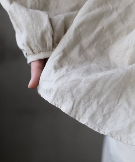 cavane キャヴァネ / Raglan puff-sleeve blouse Linen100硫化染めブラウス / ca-26023A