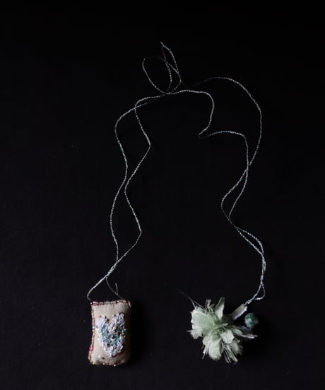 Antonia Rossi (Antomoon)/ Embroidered Square Heart Necklaceネックレス / An-25052