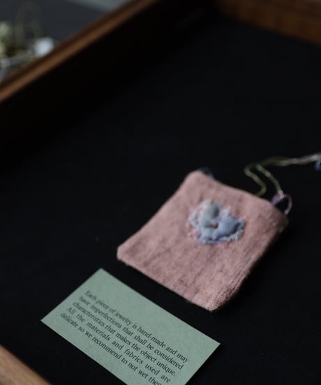 Antonia Rossi (Antomoon)/ Embroidered little pouch omamori vintage Necklaceネックレス / An-25013