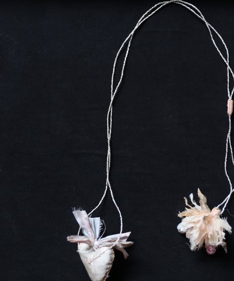 Antonia Rossi (Antomoon)/ Artisan Embroidered Heart Necklaceネックレス / An-26006