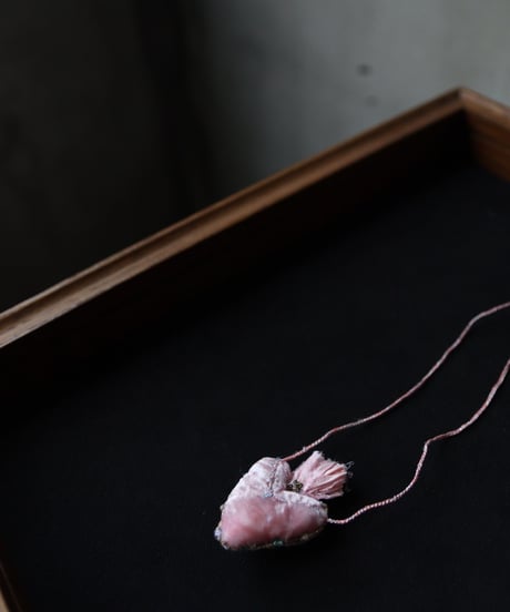 Antonia Rossi (Antomoon)/ Embroidered Heart Necklaceネックレス / An-25005