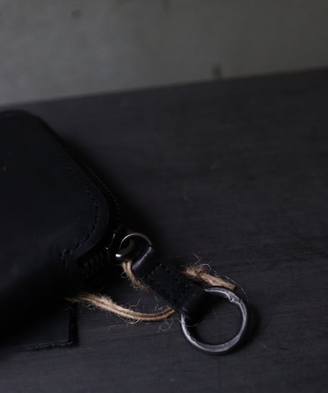 ALEKSANDR MANAMISアレクサンダーマナミ/ AM-T SOFFIETTO WALLET - BLACK革財布 /am-26015