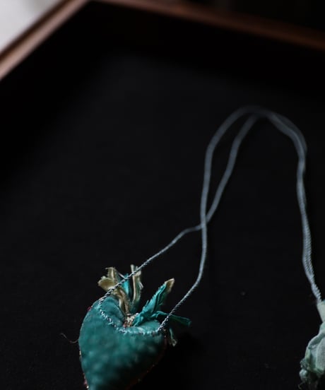 Antonia Rossi (Antomoon)/ Embroidered Heart Necklaceネックレス / An-25042