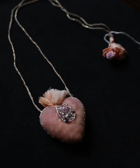 Antonia Rossi (Antomoon)/ Embroidered Heart Necklaceネックレス / An-24002