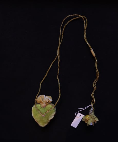 Antonia Rossi (Antomoon)/ Embroidered Heart Necklaceネックレス / An-24013