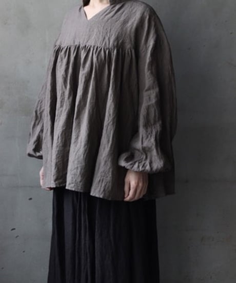 cavane キャヴァネ / Stand coll gathered chest linen100ブラウス / ca-25177