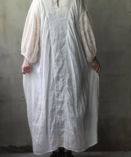cavane キャヴァネ / Dress with voluminous sleevesワンピース / ca-26082