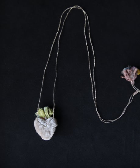 Antonia Rossi (Antomoon)/ Embroidered Heart Necklaceネックレス / An-25001