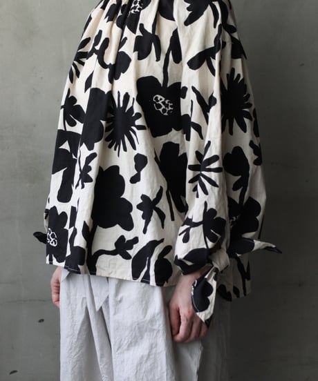 cavane キャヴァネ / Gather Neck Pullover Blouse linen&cottonブラウス / ca-26066