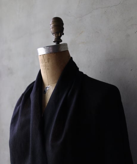 ALEKSANDR MANAMISアレクサンダーマナミ/ CASHMERE SCARF - BLACKショール/ am-25025