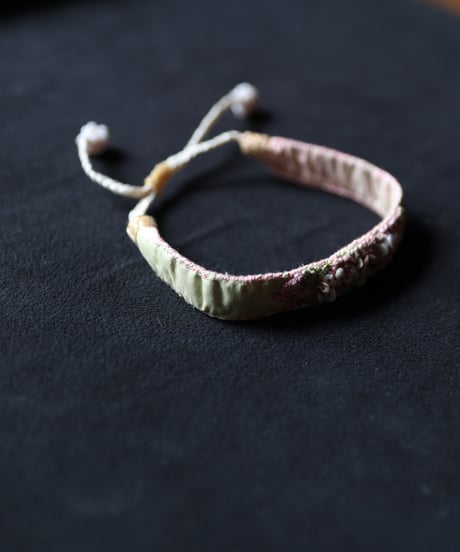 Antonia Rossi (Antomoon)/ Artisan Embroidered bracelets in vintage silkブレスレット / An-26014