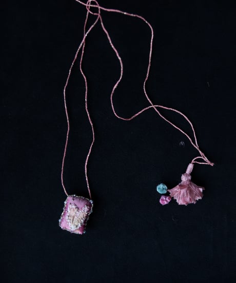 Antonia Rossi (Antomoon)/ Embroidered Square Heart Necklaceネックレス / An-25002
