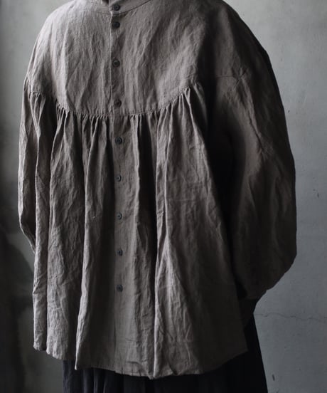 cavane キャヴァネ / Stand coll gathered chest linen100ブラウス / ca-25177