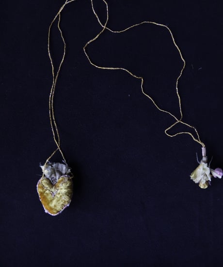Antonia Rossi (Antomoon)/ Embroidered Heart Necklaceネックレス / An-25004