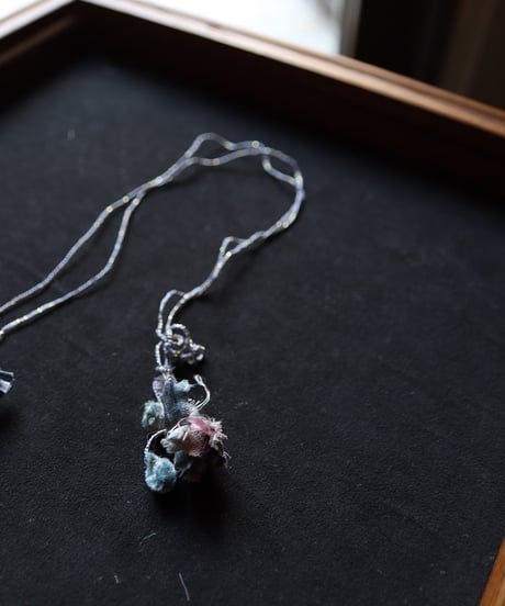 Antonia Rossi (Antomoon)/ Embroidered Heart Necklaceネックレス / An-25031