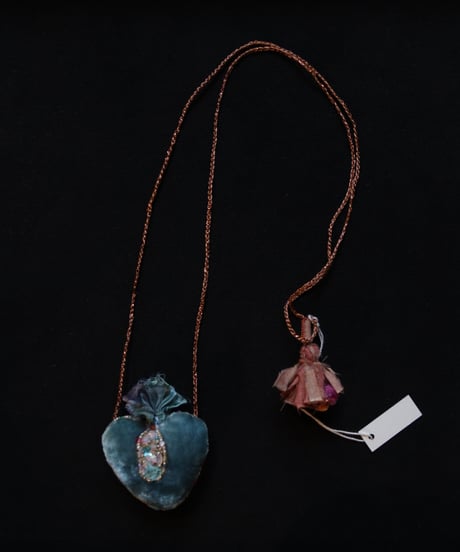 Antonia Rossi (Antomoon)/ Embroidered Heart Necklaceネックレス / An-24003