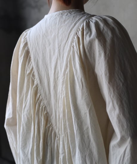 再入荷_cavane キャヴァネ / Stand-collar raglan cotton & linen blouseブラウス / ca-26008