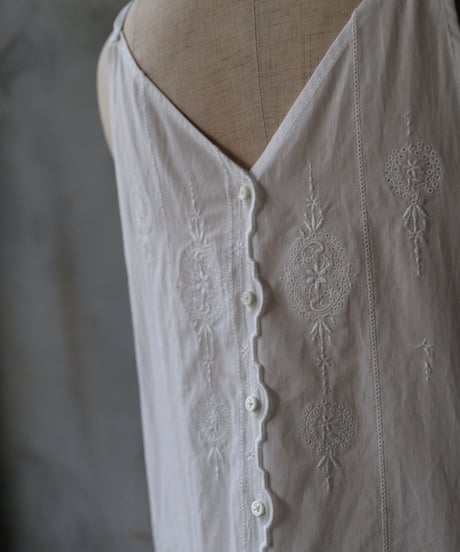 NATIVE VILLAGE ネイティブヴィレッジ / No.5/ Flowers that greet the morning 花刺繍キャミソールワンピース/ na-25008