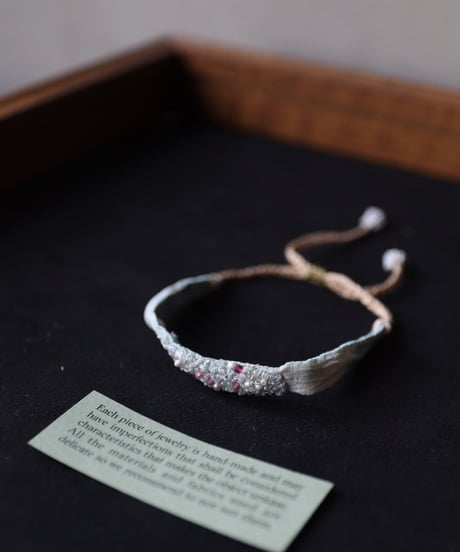 Antonia Rossi (Antomoon)/ Embroidered bracelets in vintage silkブレスレット / An-25015
