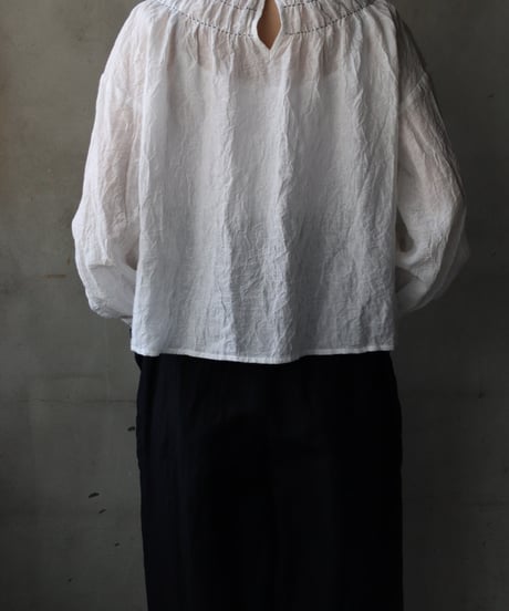 cavane キャヴァネ / Gathered stitch blouse linen100ブラウス / ca-26006