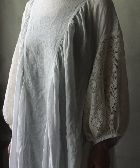 cavane キャヴァネ / Dress with voluminous sleevesワンピース / ca-26082