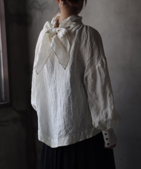 cavane キャヴァネ / Pull-over blouse with tie Linen100ブラウス / ca-26029