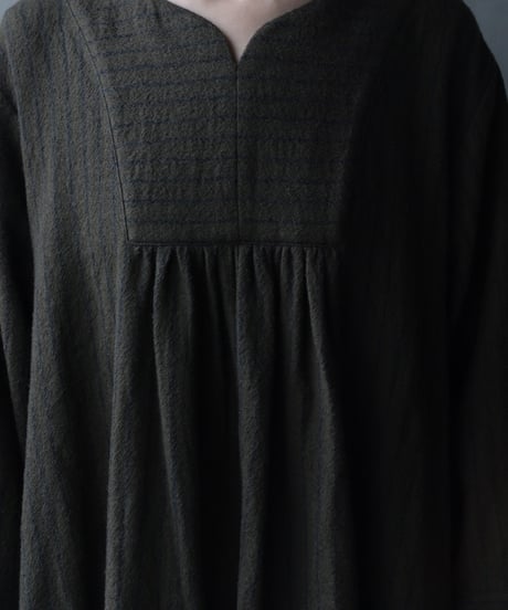 cavane キャヴァネ / Neckline switching dress wool100ワンピース / ca-25173