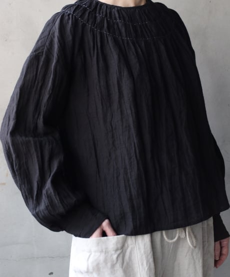 cavane キャヴァネ / Gathered stitch blouse linen100ブラウス / ca-26005