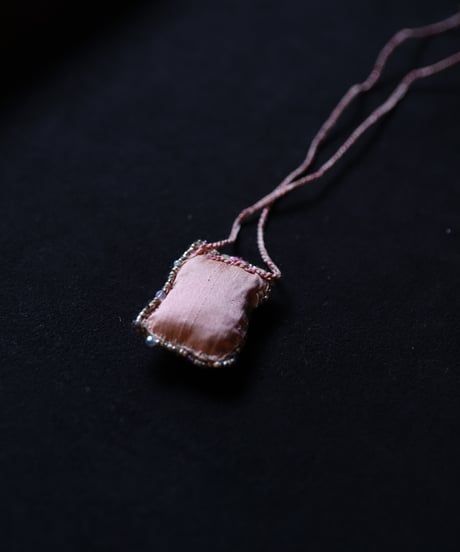 Antonia Rossi (Antomoon)/ Embroidered Square Heart Necklaceネックレス / An-25047