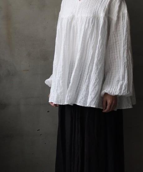 cavane キャヴァネ / Stand coll gathered chest linen & cottonブラウス / ca-26001