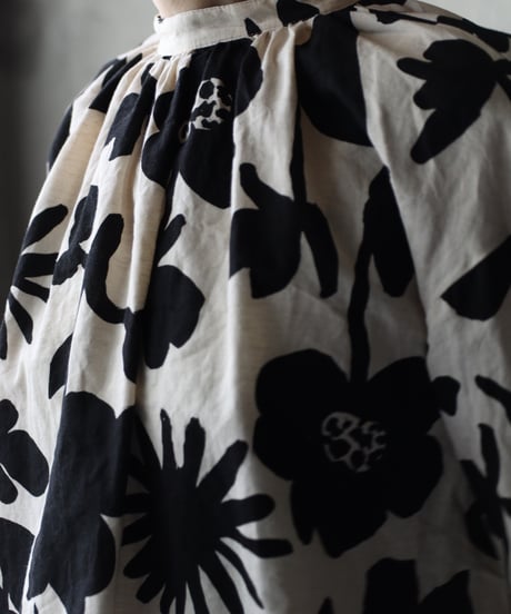 cavane キャヴァネ / Gather Neck Pullover Blouse linen&cottonブラウス / ca-26066