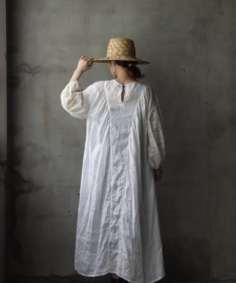 cavane キャヴァネ / Dress with voluminous sleevesワンピース / ca-26082