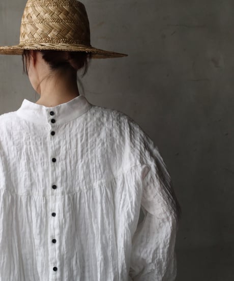 cavane キャヴァネ / Stand coll gathered chest linen&cottonブラウス / ca-26001A