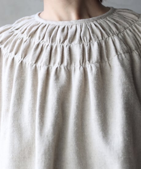 cavane キャヴァネ / Gathered stitch blouse linen & cottonブラウス / ca-25175