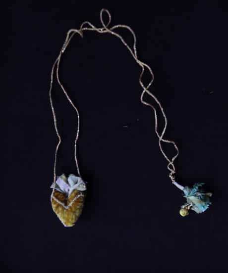 Antonia Rossi (Antomoon)/ Embroidered Heart Necklaceネックレス / An-25006