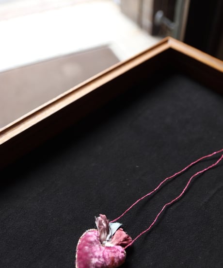 Antonia Rossi (Antomoon)/ Embroidered Heart Necklaceネックレス / An-25035